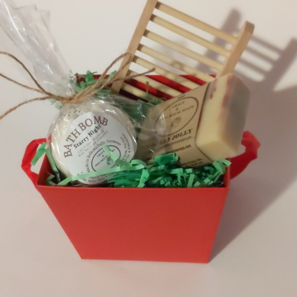 Handmade in Vermont Premium Bath Gift Box - Picture 5 of 5